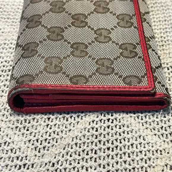 Gucci Beige and Red Monogram Wallet - Picture 11 of 14